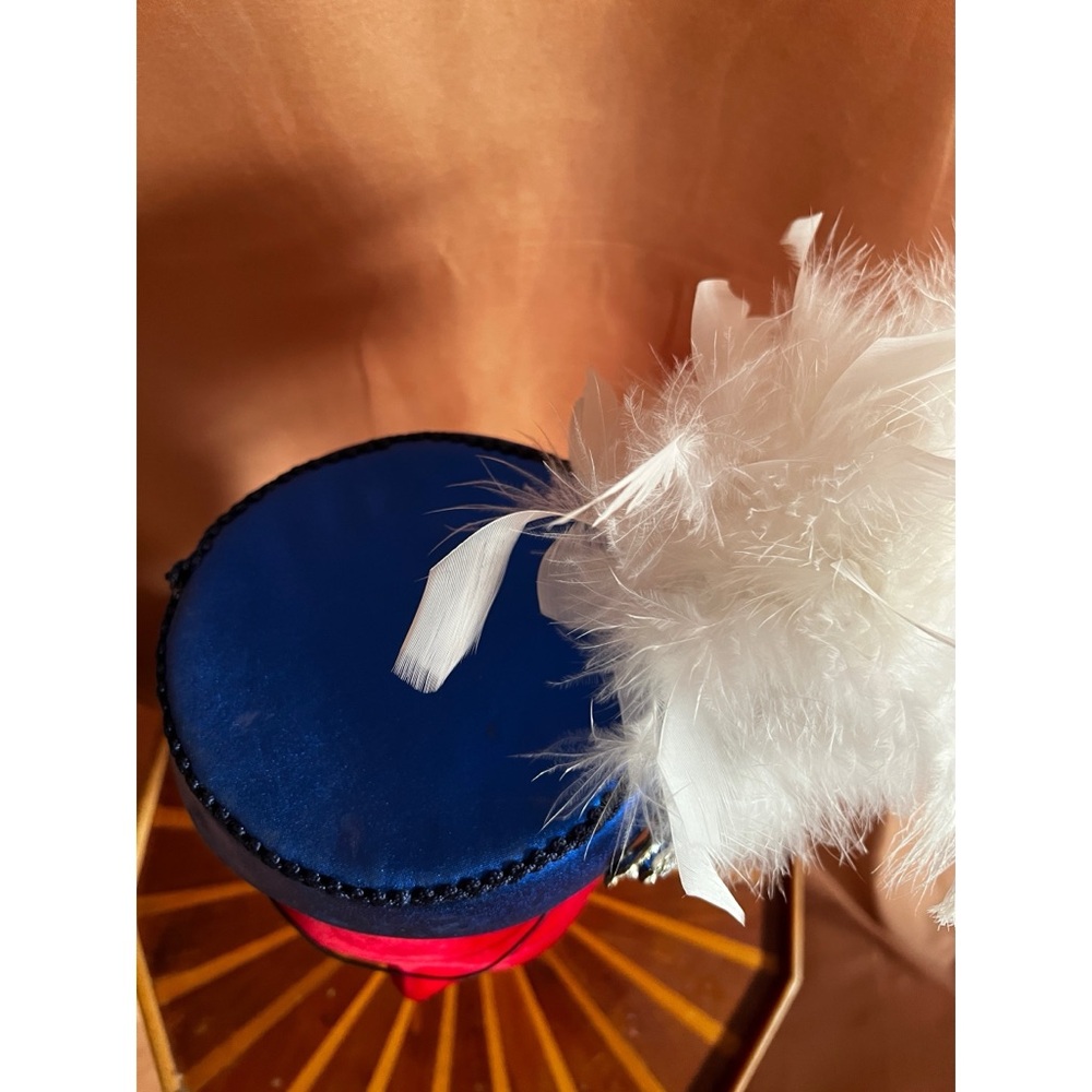Elegant Blue Vintage Fascinator Hat with White Feather Accent Burlesque - Picture 13 of 16